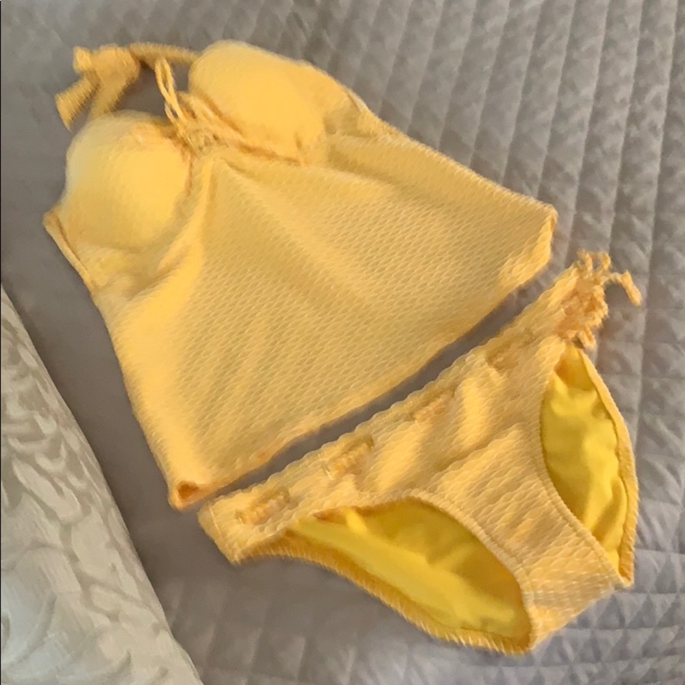 Jessica Simpson sunflower yellow tanking